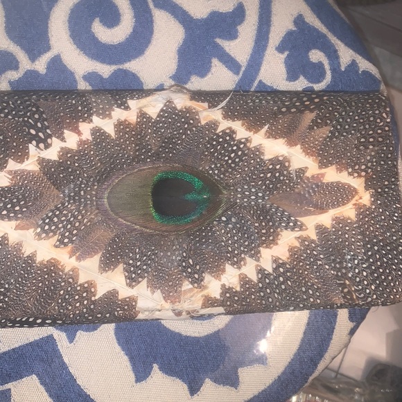 FRIDAY SALE~•= PEACOCK Feather clutch - Picture 1 of 8